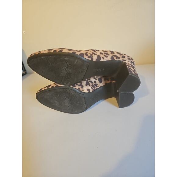 Life Stride Tylor Womens Size 8.5 Cushioned Footbed Slip-On Pumps‎ Leopard - Picture 7 of 13